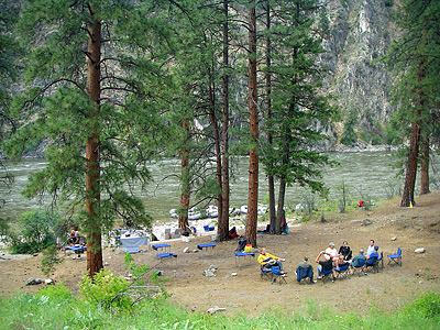 Chow time on the Middle Fork of the Salmon River (click for larger image)