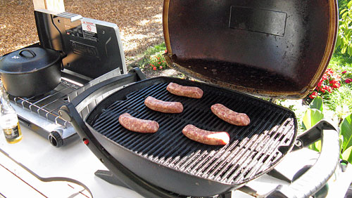 grilling-sausage