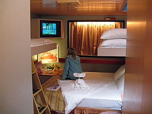 carnival-paradise-room