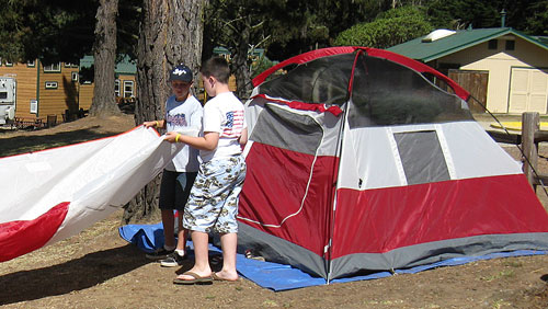 Camping with kids - setting up tent