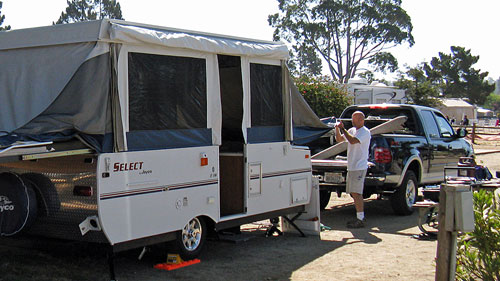 Setting up a pop-up tent trailer