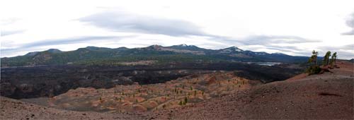 View from Cinder Cone of Painted Dunes and the peaks beyond (via Ilja Klutman on Flickr)