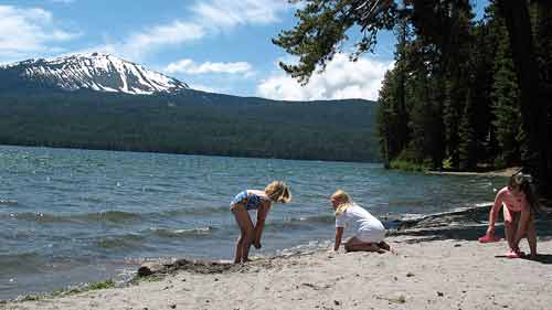 For family-friendly campgrounds, look for lakes with motorboat restrictions